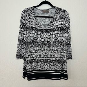 Easywear By Chico’s V-Neck Blouse Top Women’s Size 2 Large Geometric Black White